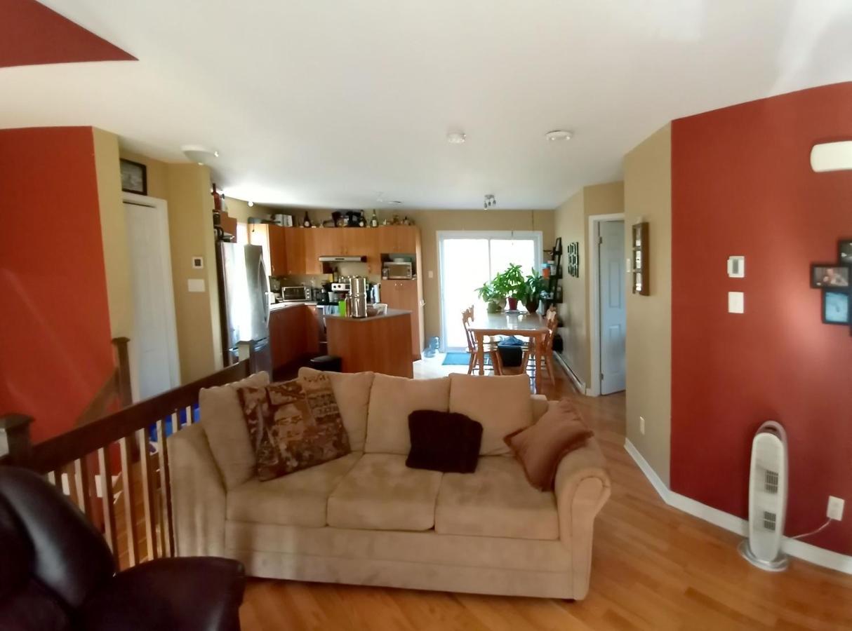 Guests Room For Rent / Chambre Prive Dans Maison Partager Maria 外观 照片